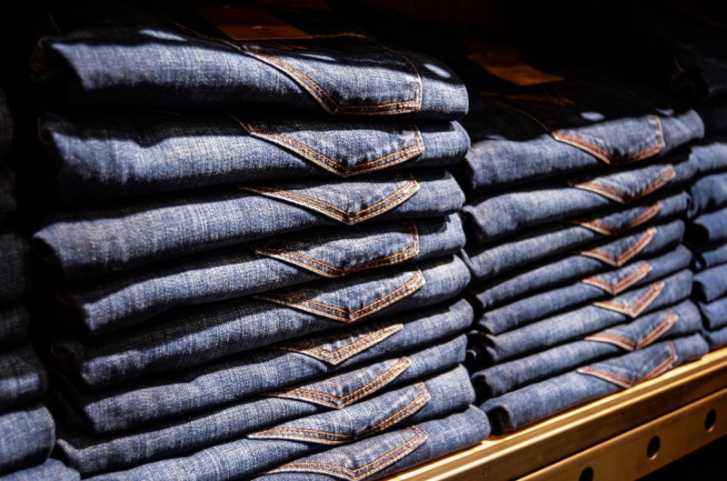 magasin-SOLLIES TOUCAS-min_jeans_pants_blue_shop_shopping_shelf_exhibition_buy-940702